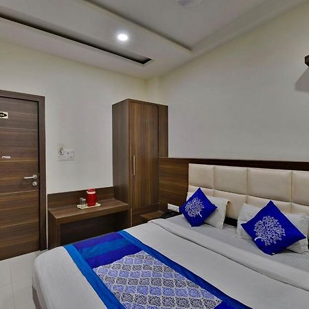اوجاين Hotel Amar Palace المظهر الخارجي الصورة