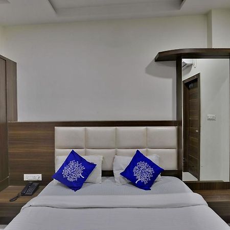 اوجاين Hotel Amar Palace المظهر الخارجي الصورة