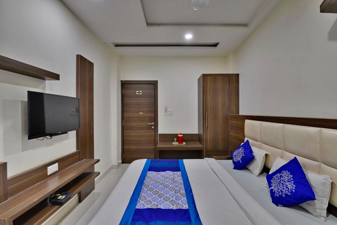 اوجاين Hotel Amar Palace المظهر الخارجي الصورة