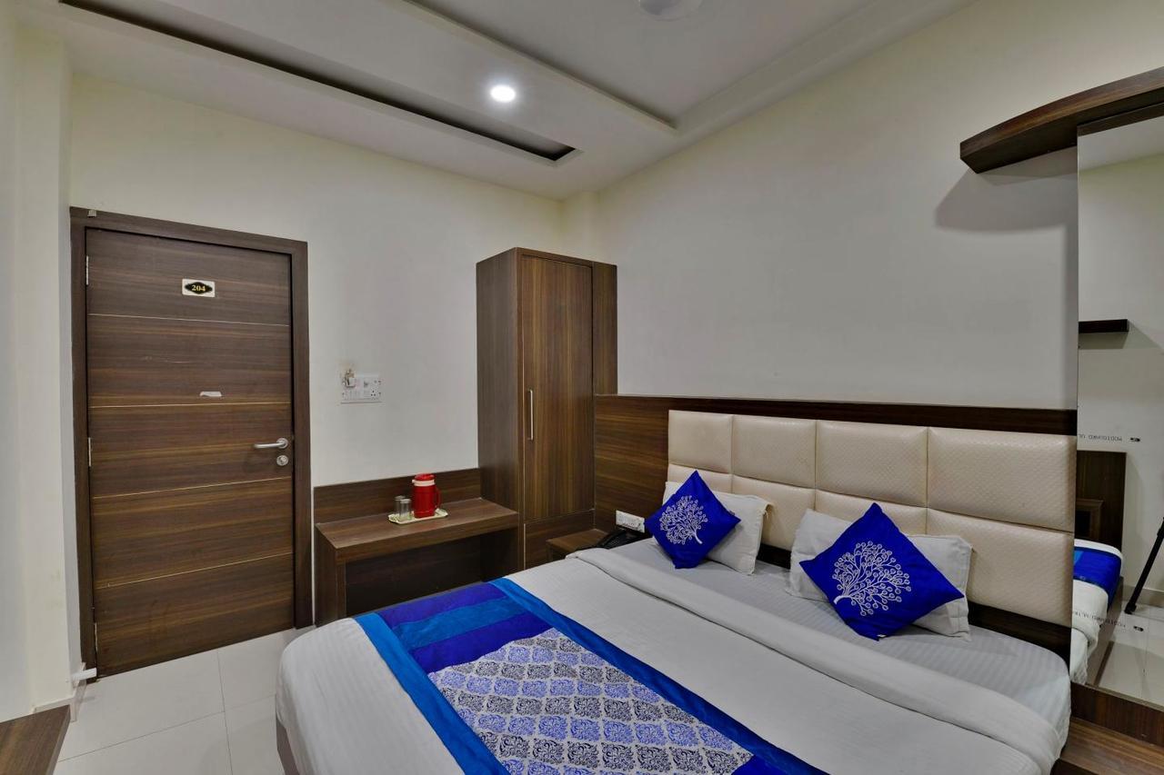 اوجاين Hotel Amar Palace المظهر الخارجي الصورة